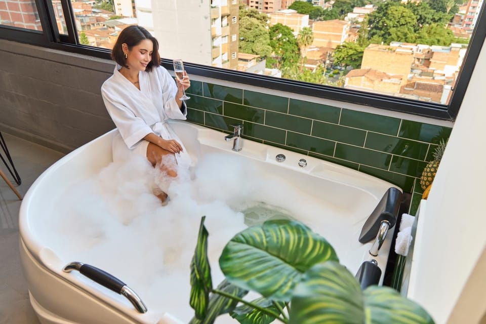 Rosa Negra Luxury Suite w/ Jacuzzi Near Stadium Apartment in Medellin