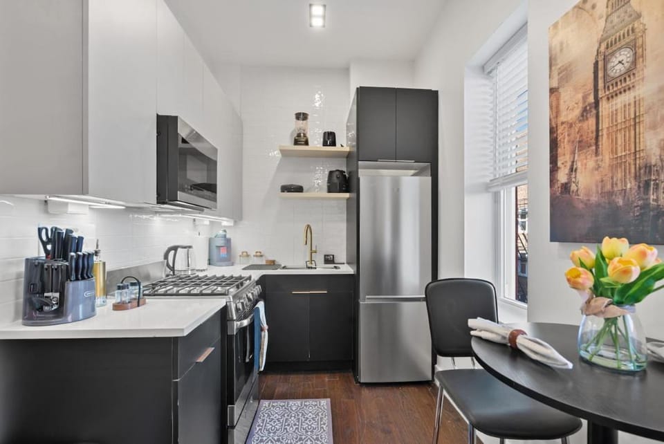 2BD Urban Stay in Jersey City Near MetLife with Quick NYC Commute Apartment in Jersey City