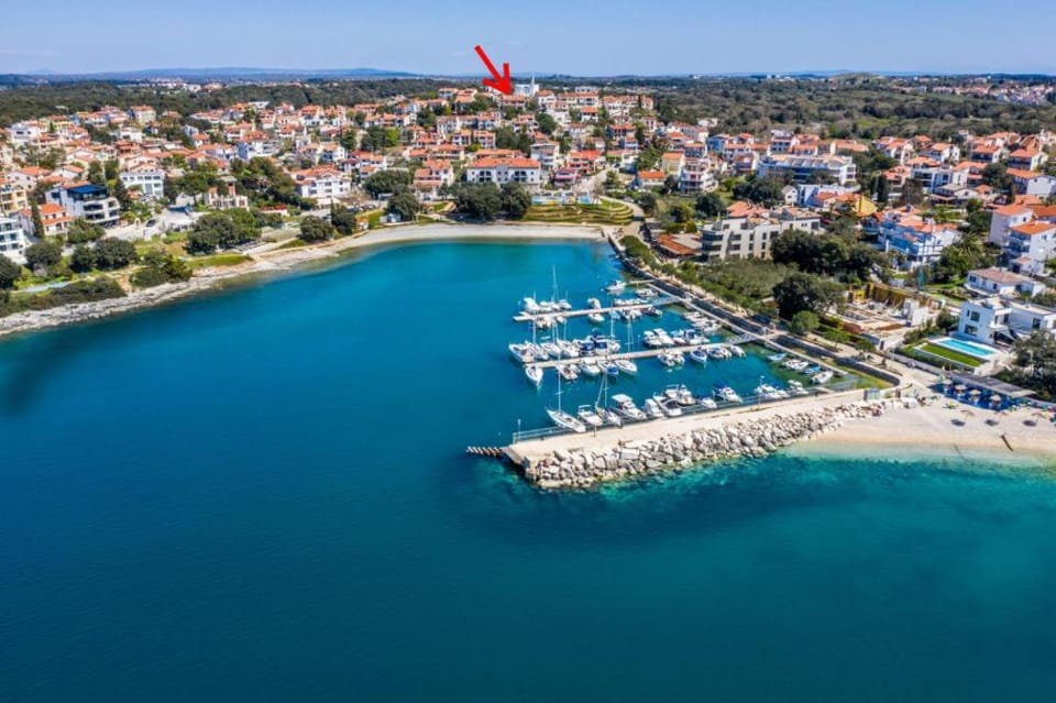 Property building, Bird's eye view, Beach