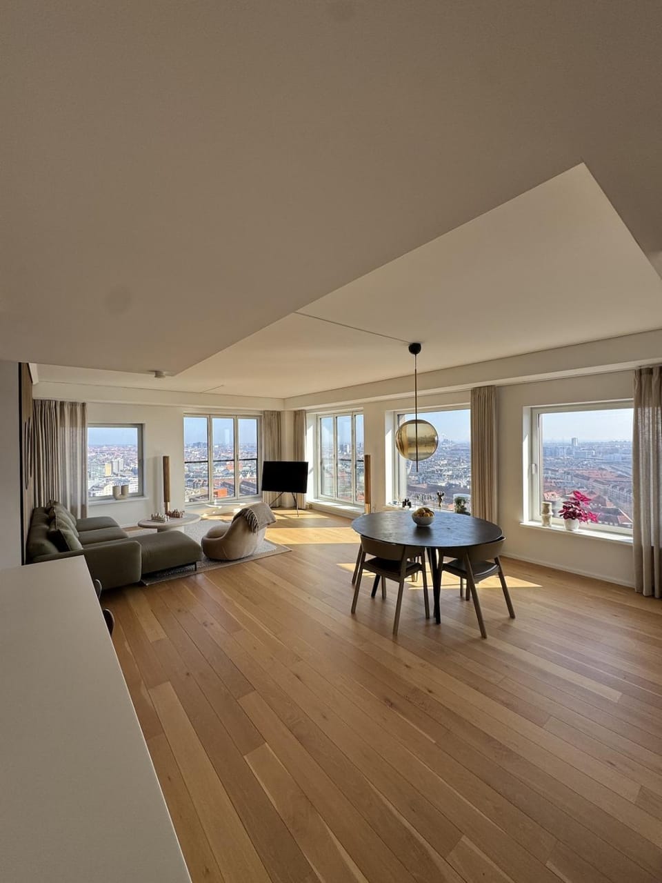 Seating area, Dining area