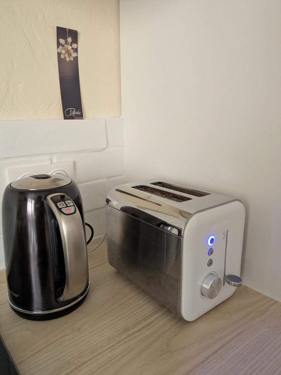 Coffee/tea facilities, toaster