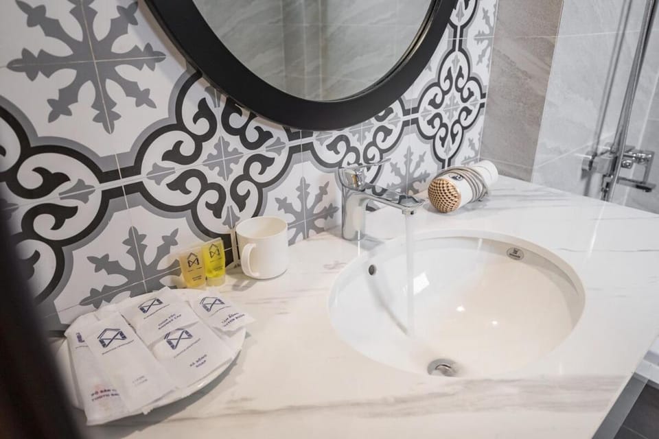 bathtub kingbed elevator Studio Apartment in Hanoi
