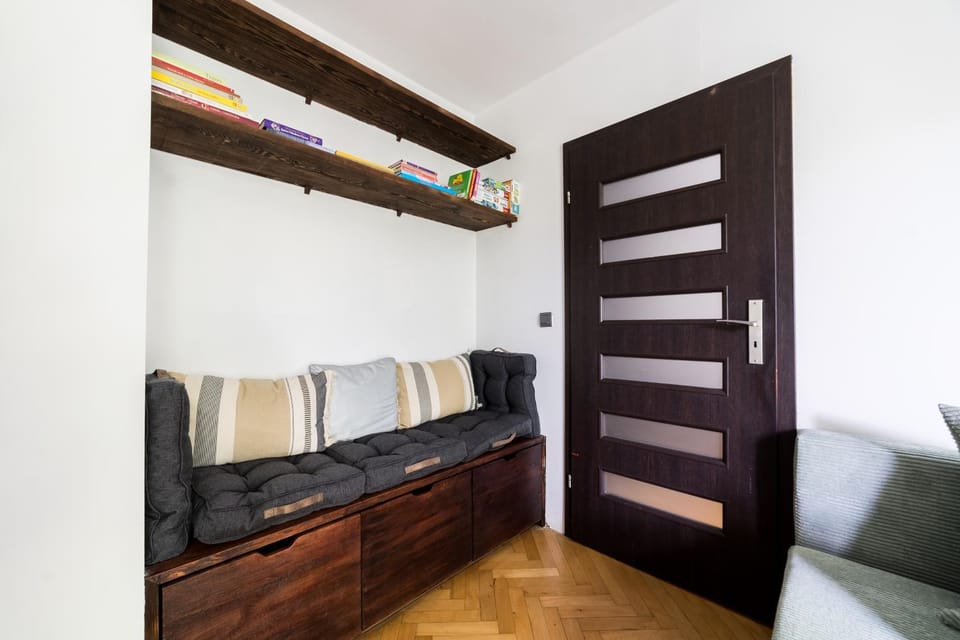 Living room, Photo of the whole room, Seating area, Bedroom