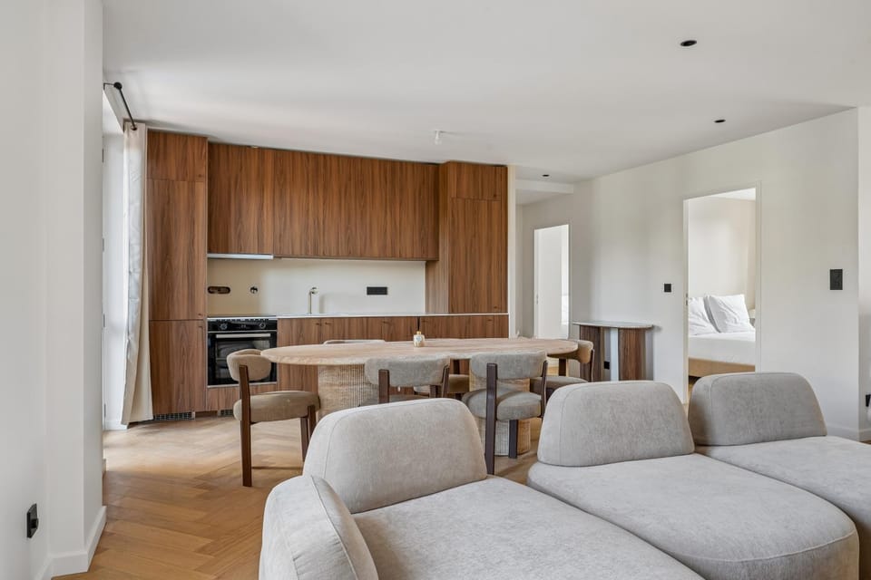 Kitchen or kitchenette, Living room, Seating area, Dining area, Communal kitchen, stove