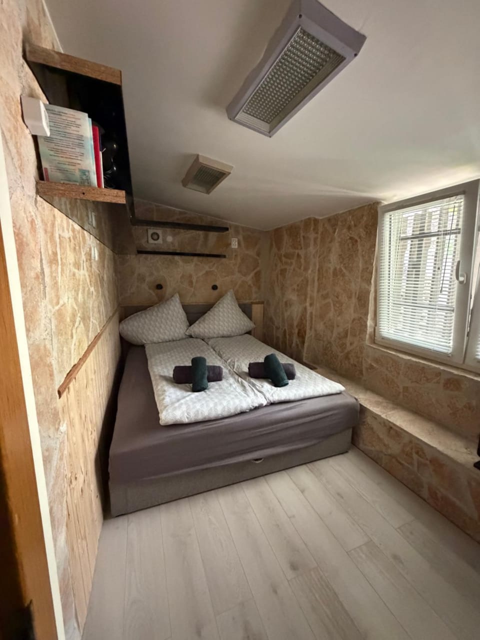Bedroom, towels, air conditioner