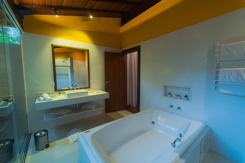 Bed, Bathroom, Photo of the whole room, Bedroom, Bath, towels