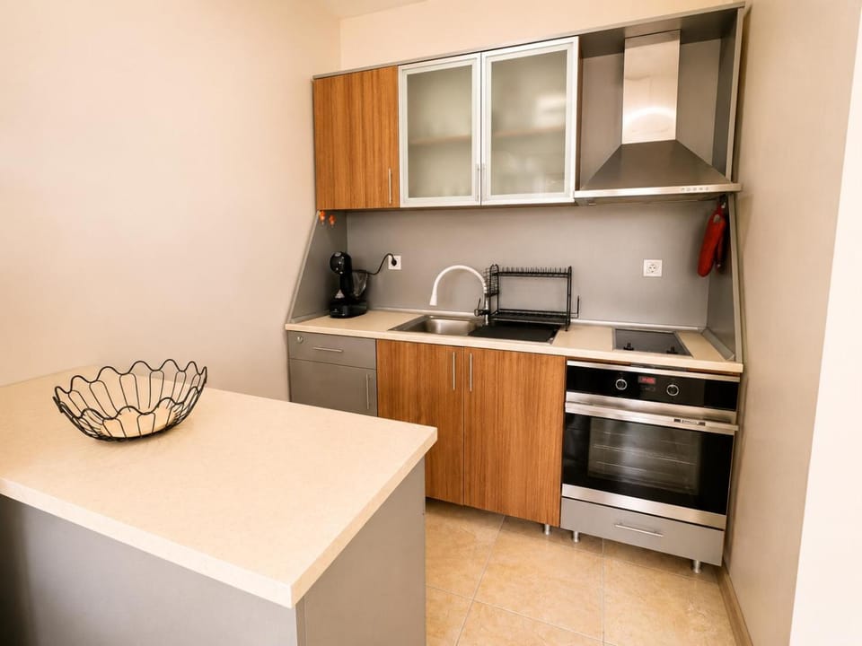 Day, Dining area, oven, kitchen
