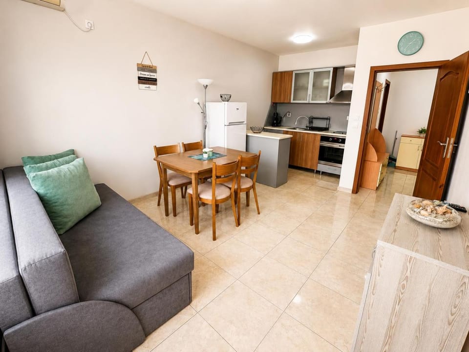 TV and multimedia, Living room, kitchen, air conditioner