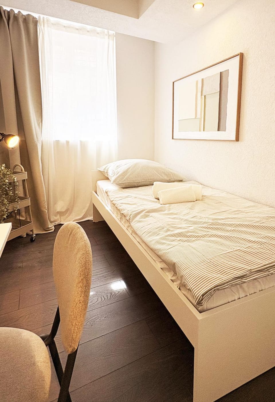 Bed, Living room, Seating area, Bedroom