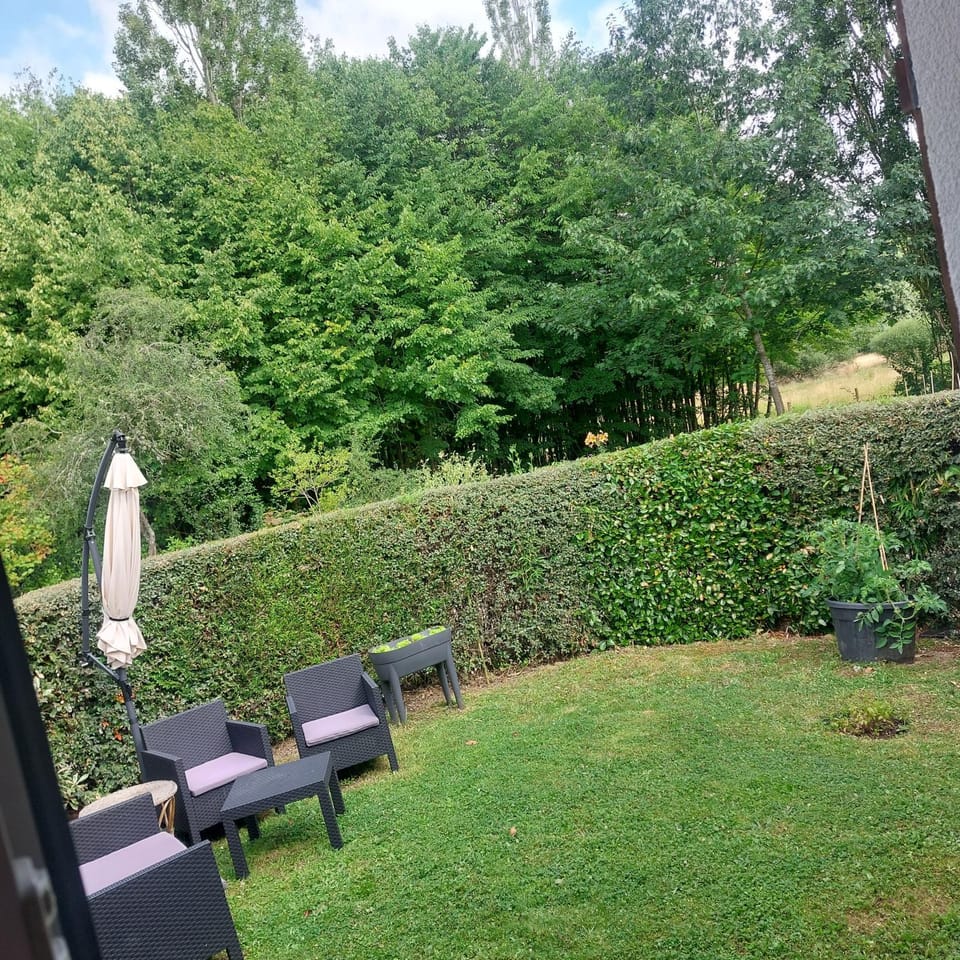 Maisonnette avec jardin en pleine nature Apartment in Île-de-France