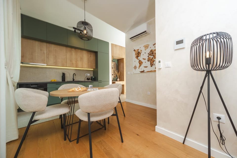 Kitchen or kitchenette, Dining area, kitchen