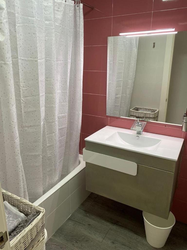 Apartamento junto a la playa con Parking privado Apartment in Laredo