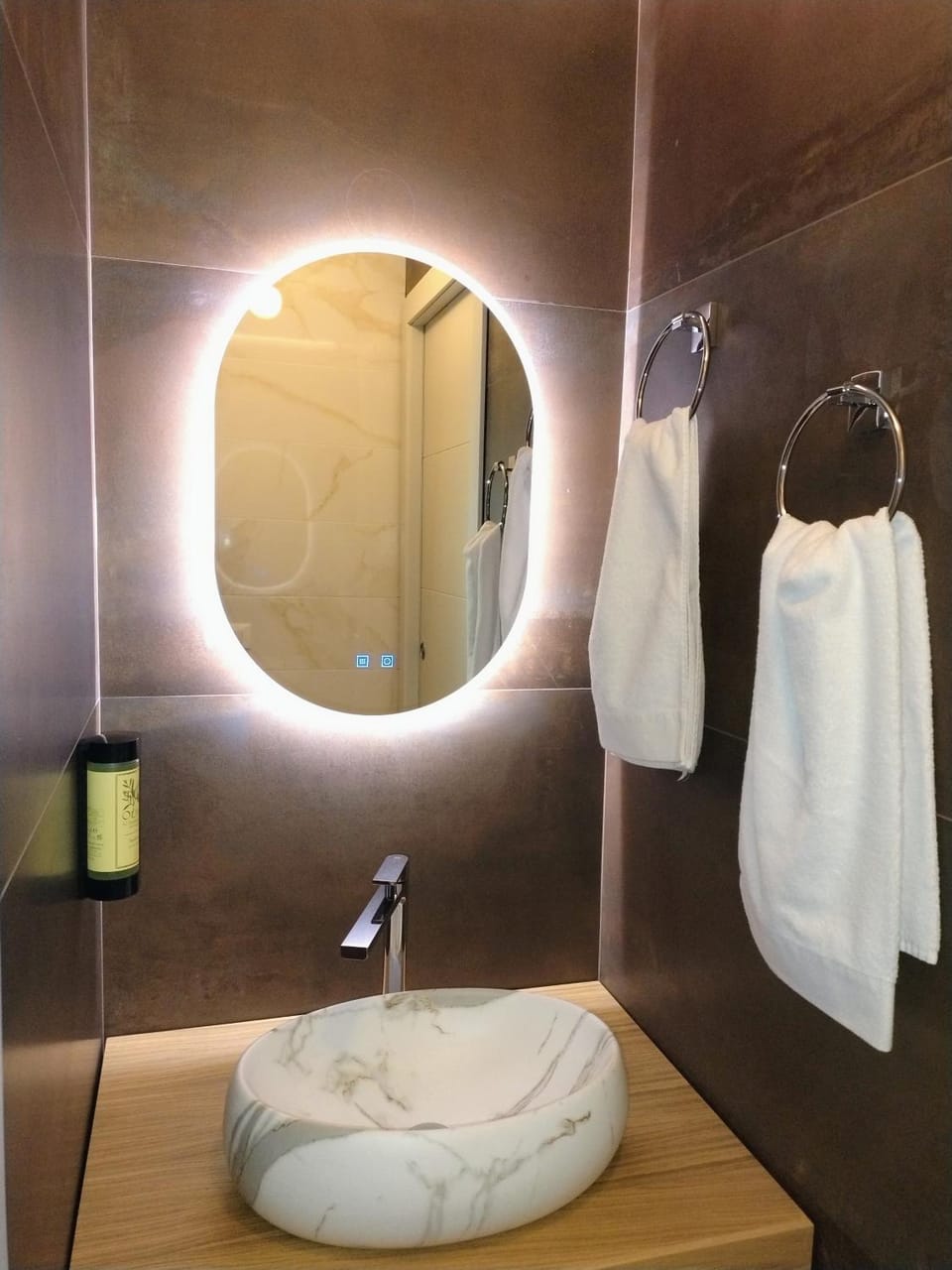 Bathroom, towels
