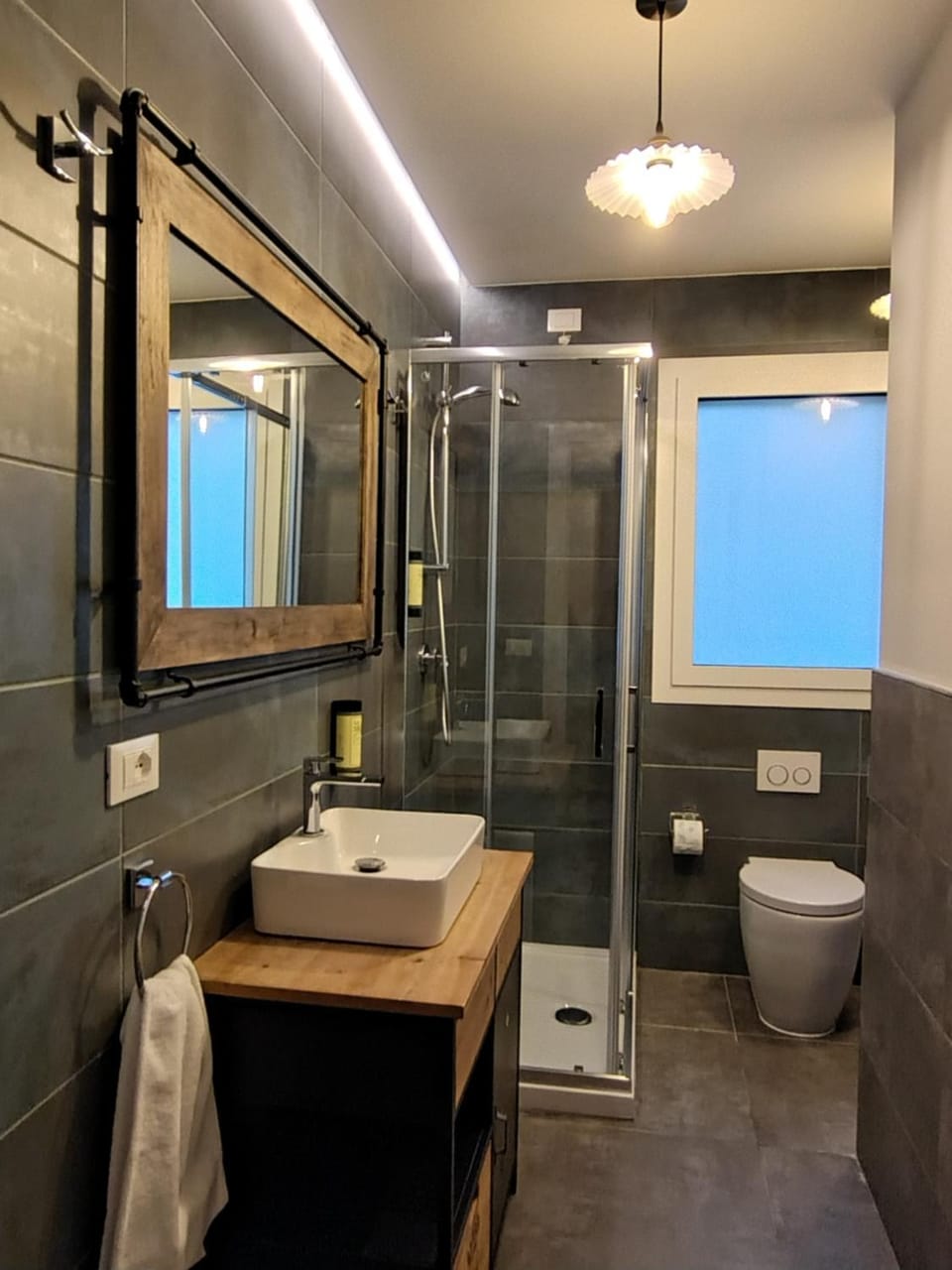 Shower, Toilet, Bathroom