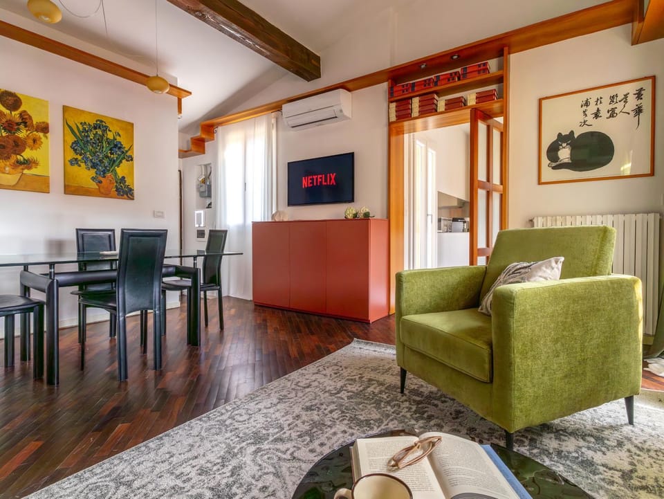 TV and multimedia, Living room, Dining area