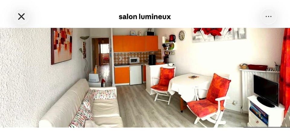 Kitchen or kitchenette, Seating area, Dining area