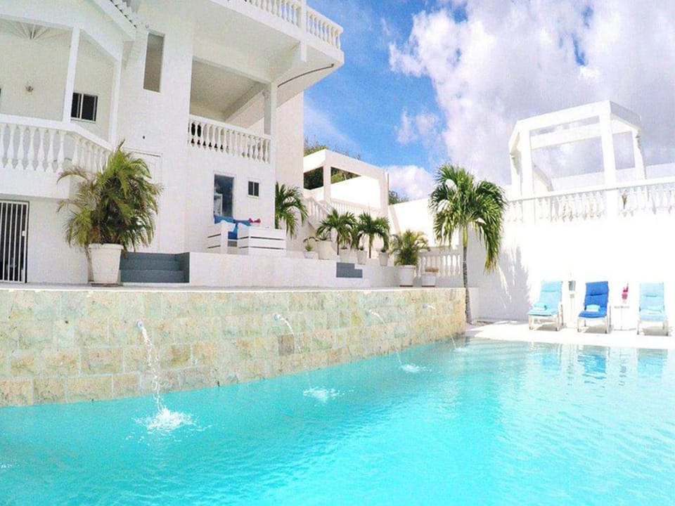 Property building, Facade/entrance, Bird's eye view, Swimming pool