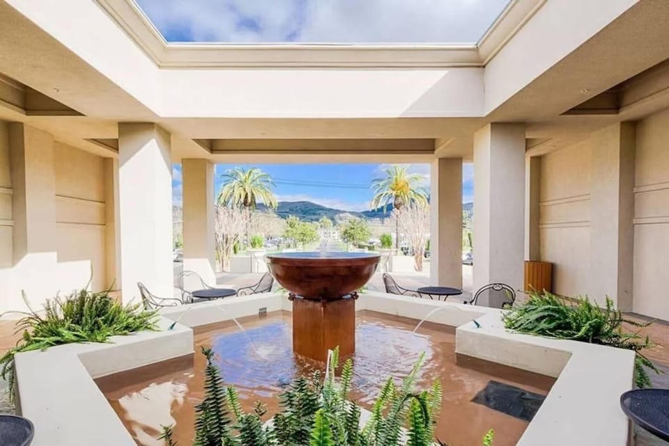 2BR near Wineries Golf Course View Parking House in Napa Valley