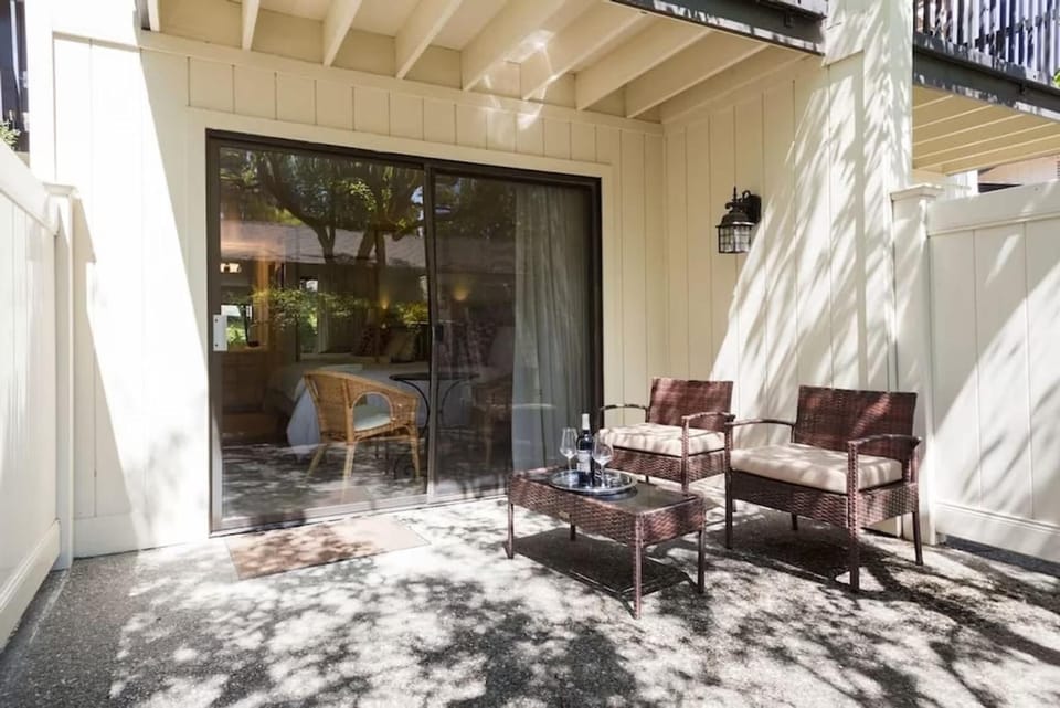 2BR Napa Getaway Side-by-Side Condos Golf View House in Napa Valley