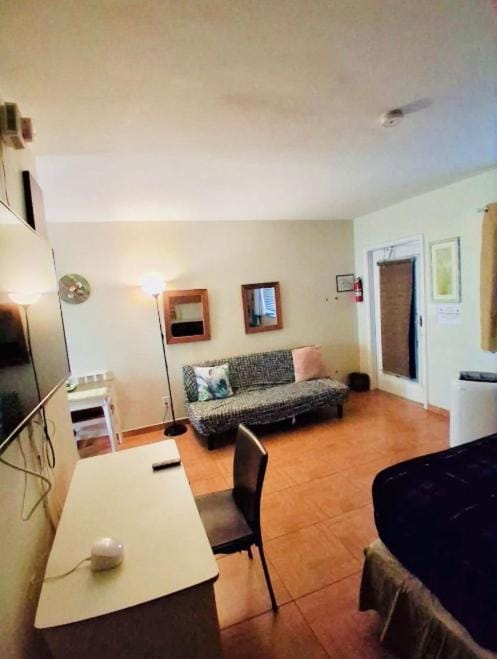 Charming 1BR Hollywood Studio with Garden and BBQ Apartment in Hollywood