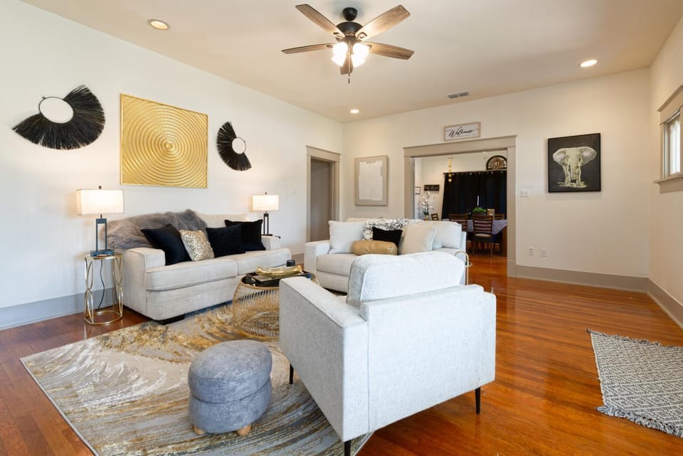 Living room, Seating area