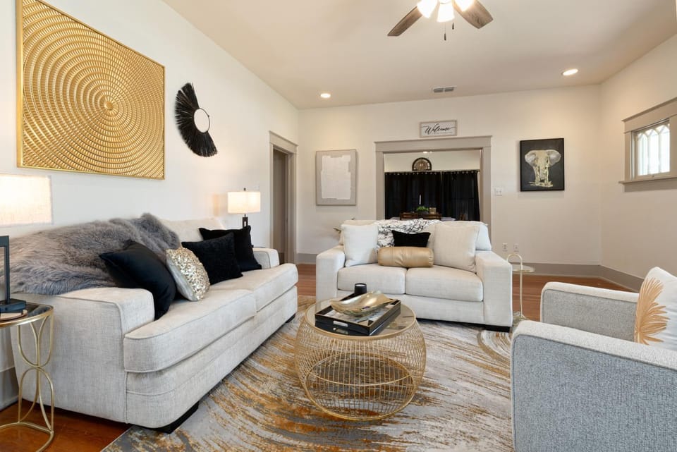 Living room, Seating area