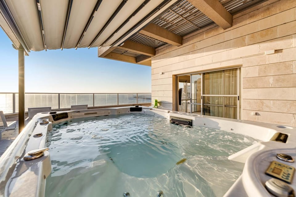 Luxury Penthouse with Seaview Apartment in South District