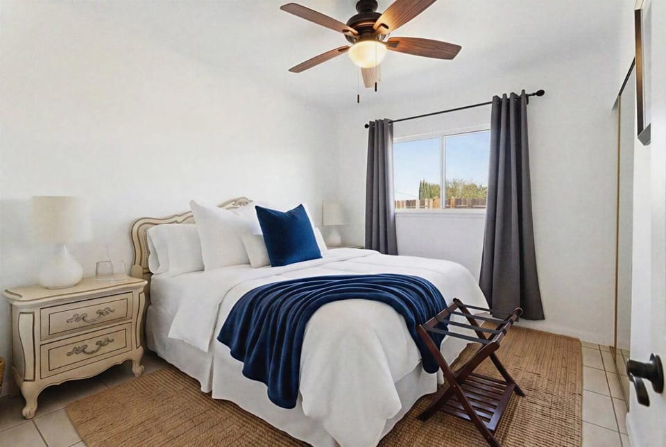 The French Lime Pool House - Sleeps 8 - Air hockey House in Palmdale