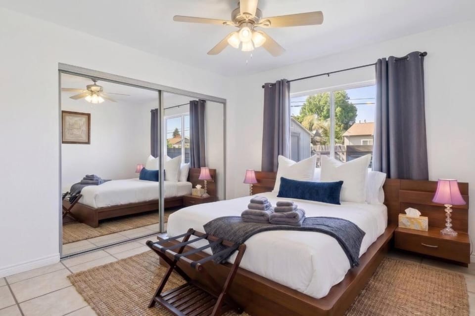 The French Lime Pool House - Sleeps 8 - Air hockey House in Palmdale