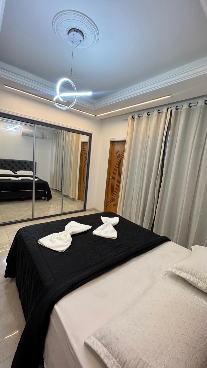 4 suite apartment in Copacabana Rio de Janeiro one block from the beach Apartment in Rio de Janeiro