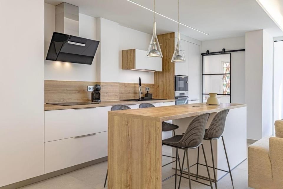 Kitchen or kitchenette, oven
