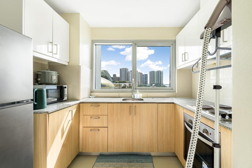 Kitchen or kitchenette, oven, pet friendly, stove