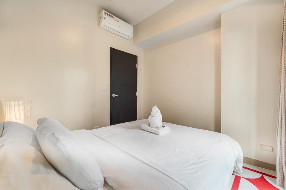 Bed, Photo of the whole room, Bedroom, towels, wardrobe, air conditioner