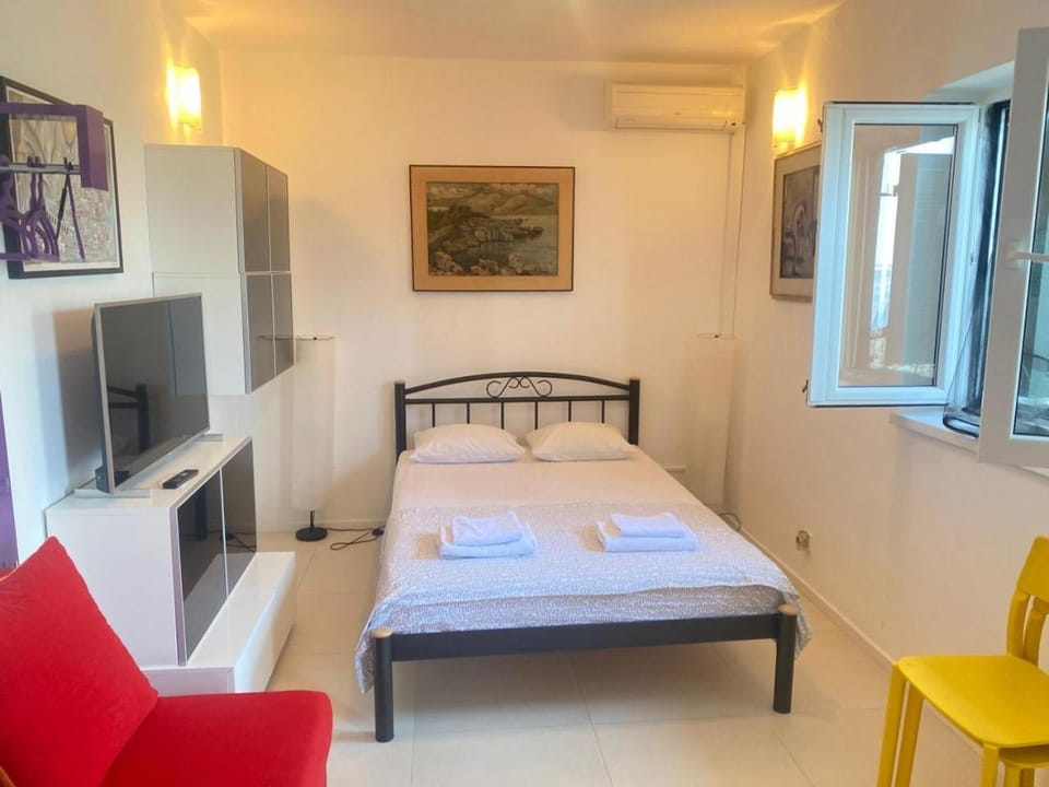 Bed, air conditioner