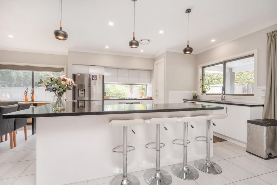 Charming 3-Bed Getaway with Pool & Garden Oasis House in Molonglo Valley
