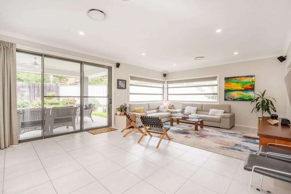 Charming 3-Bed Getaway with Pool & Garden Oasis House in Molonglo Valley