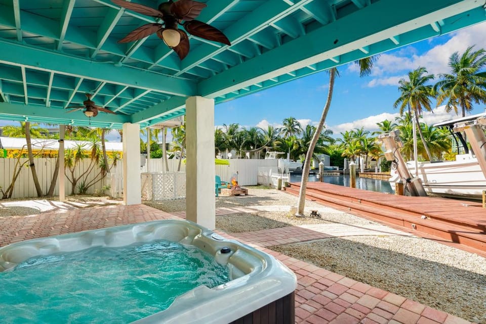 Tropical Villa Retreat Pool & Hot Tub House in Key Largo