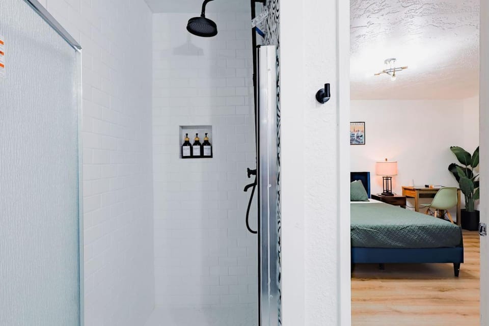 Sleeps 16 with a pool, gym and gameroom House in Houston