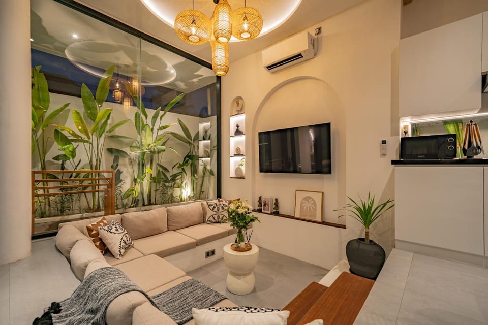 Communal lounge/ TV room, Natural landscape, TV and multimedia, Living room, Seating area, Evening entertainment, air conditioner