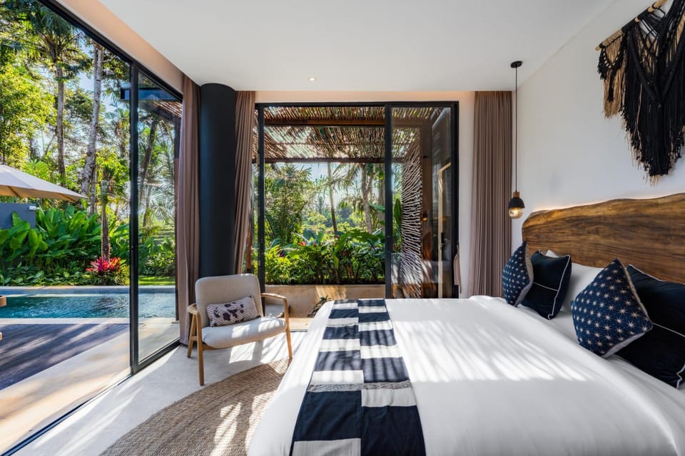 Bed, Day, Garden, View (from property/room), Bedroom