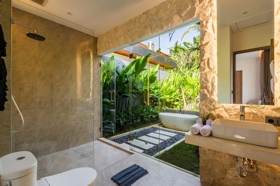 Shower, Toilet, Bathroom, Garden view, Bath, towels