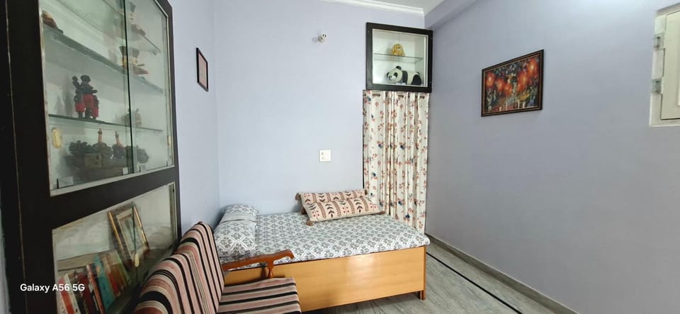 Bed, Living room
