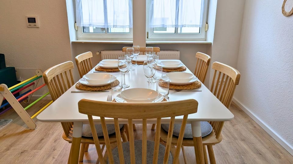 Dining area, Food