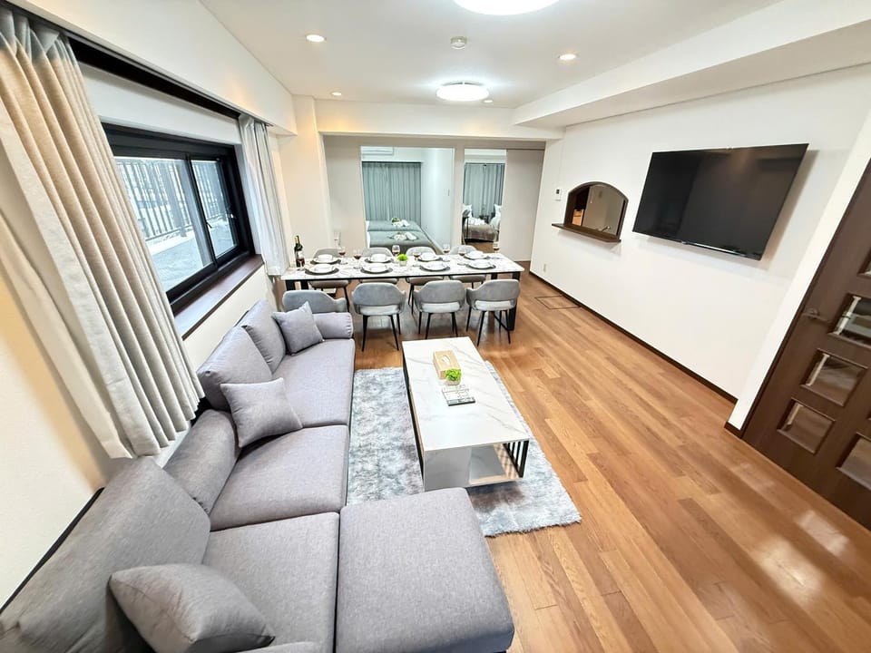 Spacious Family Apartment in Tokyo Up to 12 Guests Elevator Apartment hotel in Tokyo Prefecture