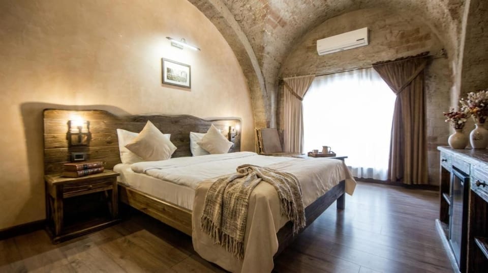 Bed, Photo of the whole room, Bedroom, air conditioner