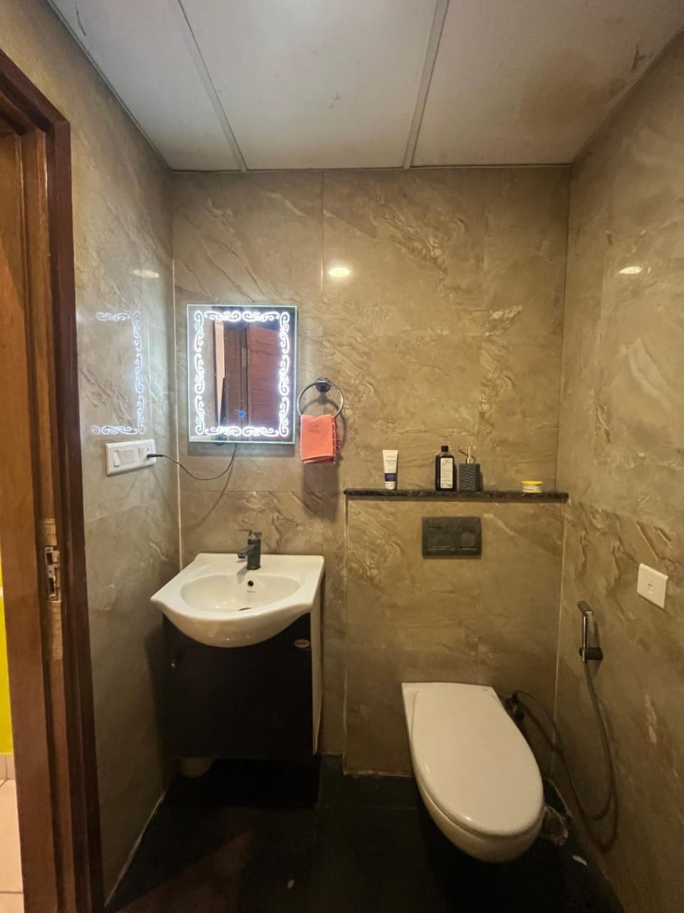 The happy hideout stay Apartment in Noida