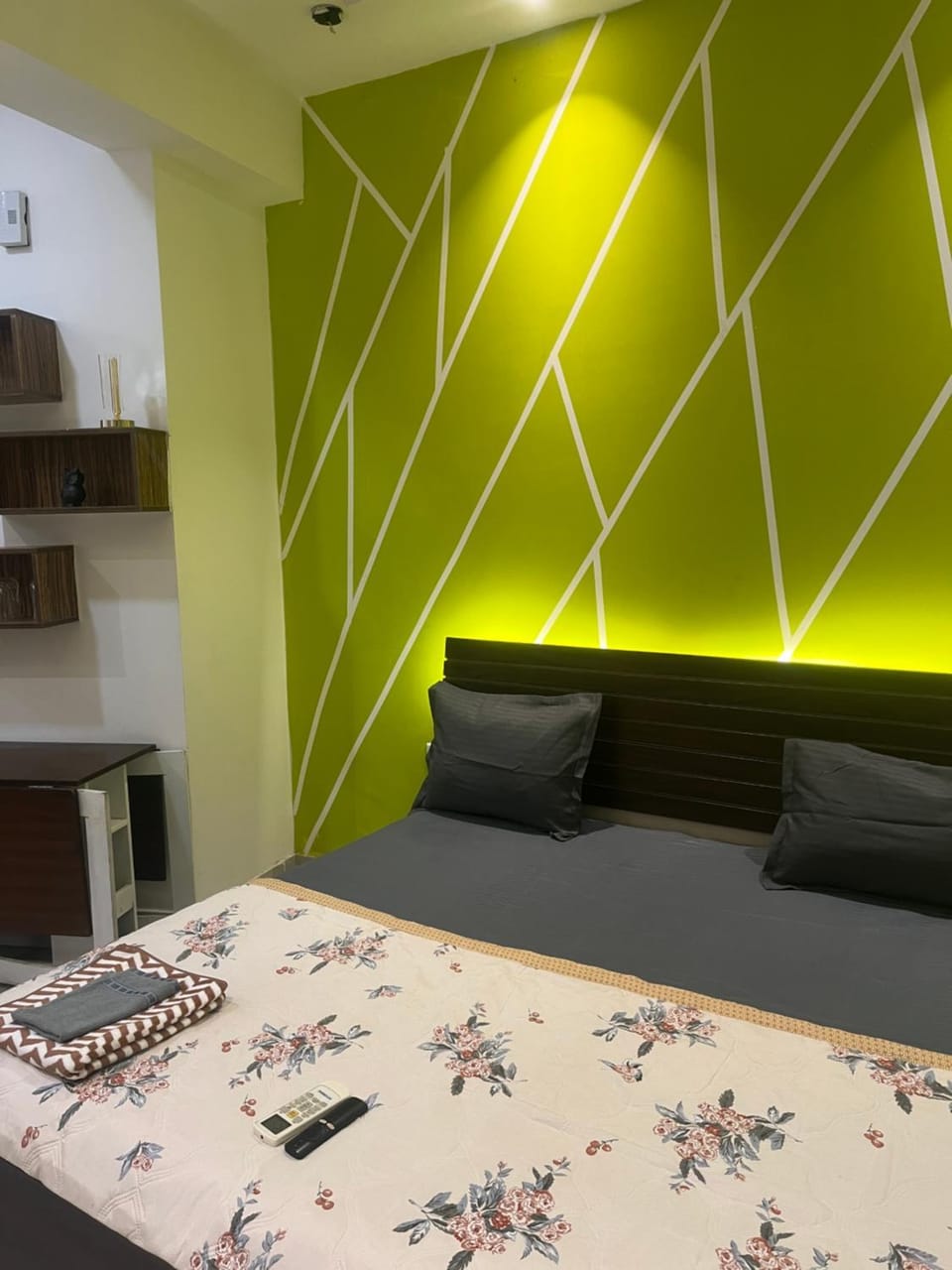 The happy hideout stay Apartment in Noida