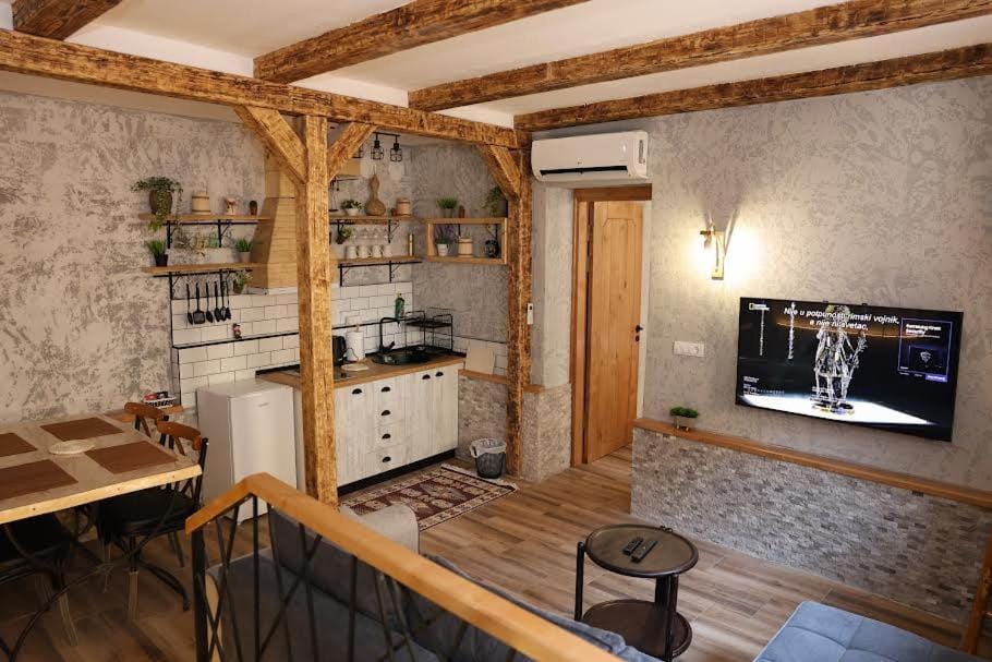 Kitchen or kitchenette, Dining area, stove, air conditioner