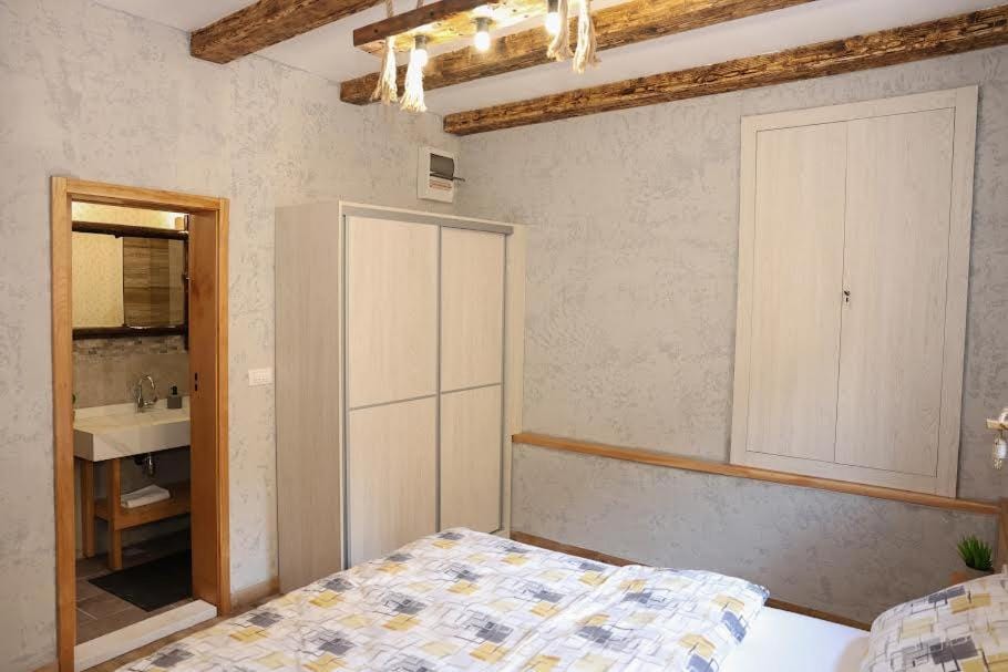 Bed, Bedroom, towels, wardrobe