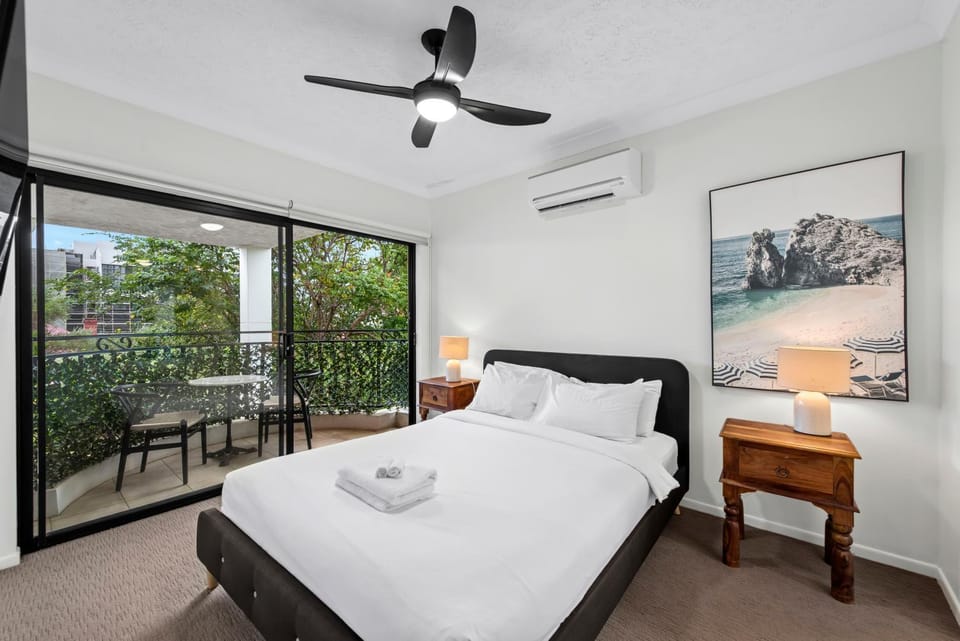 Spacious 2BR Apt with WiFi, Parking & Balcony Apartment in Brisbane City
